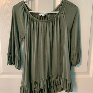 CLOUD CHASER green scoop neck ruffle blouse